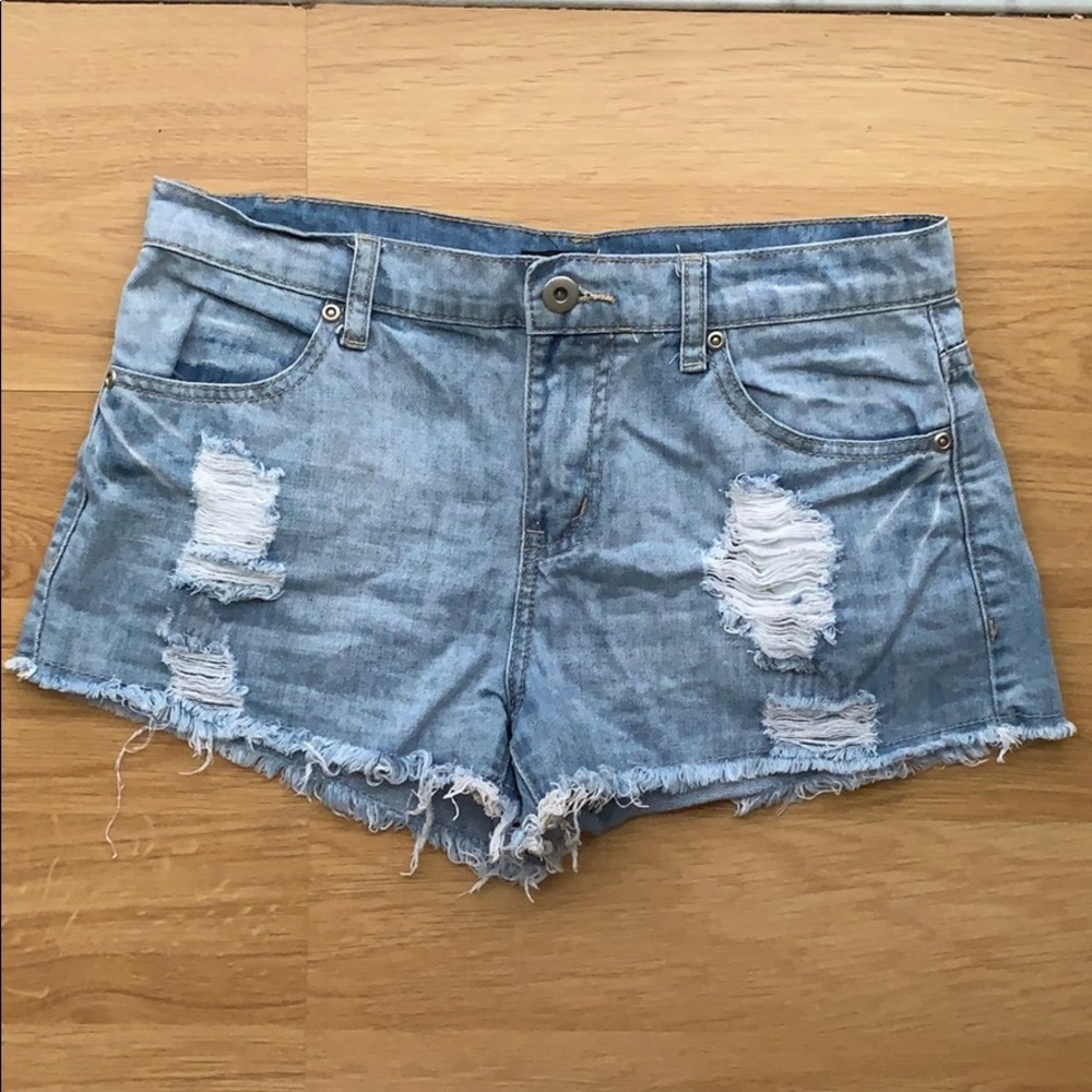 Forever 21 Distressed Shorts Size 25